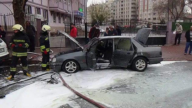 Konya'da seyir halindeki otomobil yandı