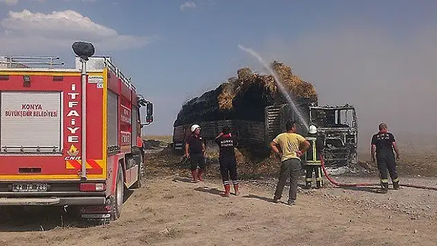 Konya'da seyir halindeki saman yüklü tır kül oldu