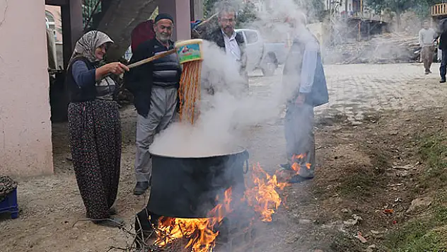 Konya'da sezonun son pekmez kazanı kaynatıldı
