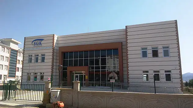 Konya'da SGK hizmet binası korona virüs nedeniyle kapatıldı