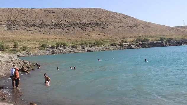 Konya'da sıcaktan bunalanlar soluğu Acıgöl'de alıyor