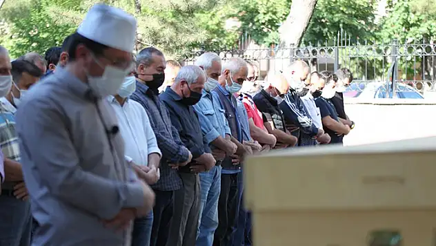 Konya'da şiddet gören kadını korumak isterken cinayete kurban giden genç son yolculuğuna uğurlandı
