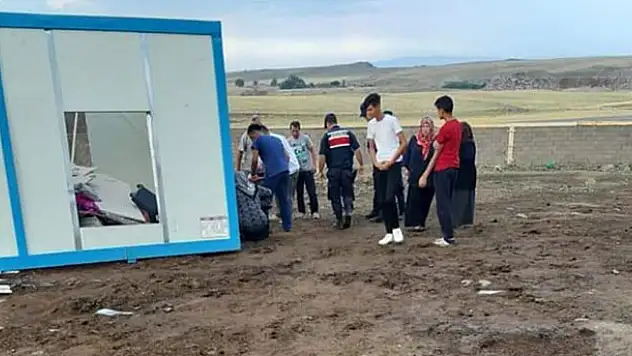 Konya'da şiddetli rüzgar etkili oldu: 1 kişi yaralandı