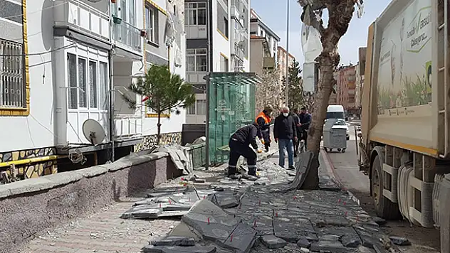 Konya'da şiddetli rüzgar maddi hasara yol açtı