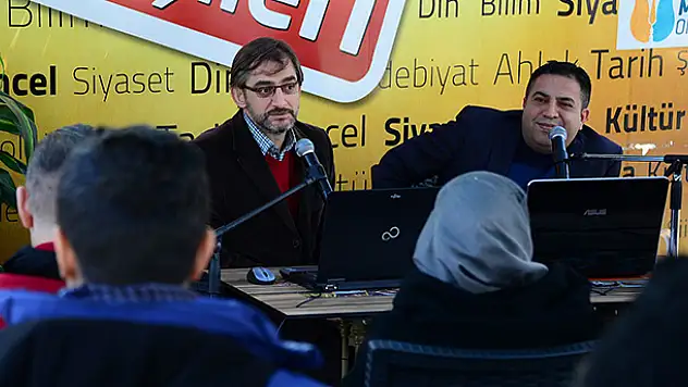 Konya'da Şiir Severler Camlı Köşk'te Buluştu