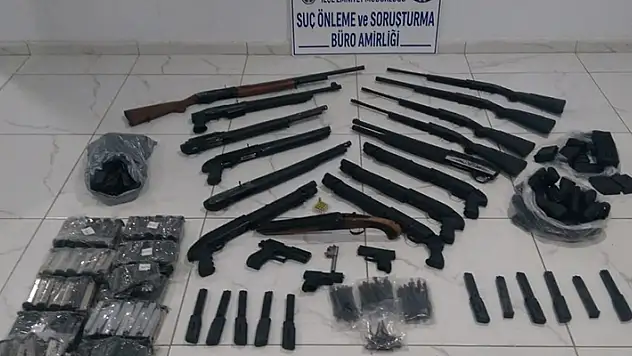 Konya'da silah kaçakçılığı yaptıkları iddiasıyla 3 zanlı yakalandı
