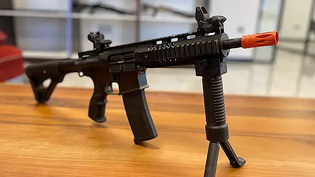 Konya'da silah şirketi sinema sektörü için kurusıkı tüfek üretti
