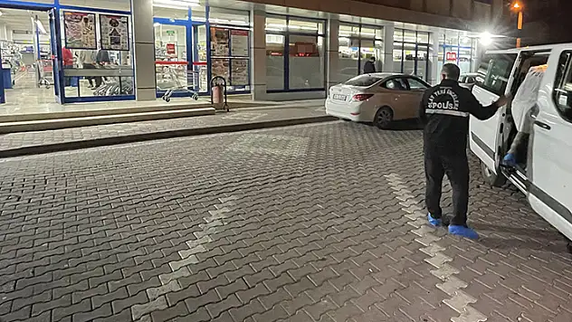 Konya'da silah tehdidiyle market soygunu yapan şüpheli kaçtı
