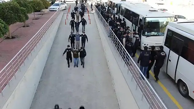 Konya'da silahlı organize suç örgütü operasyonunda 33 şüpheliden 28'i tutuklandı
