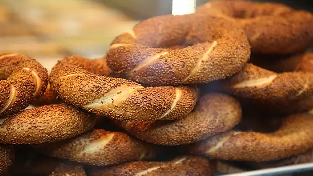 Konya'da simit ve poğaçaya 2 lira zam geldi