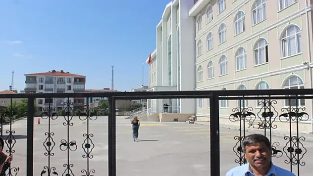 Konya'da sınava geç kalan öğrenciyi polis yetiştirdi
