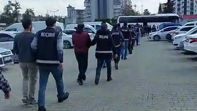 Konya'da sınavlara joker aday veya kopya düzeneği hazırlayan suç çetesi çökertildi

