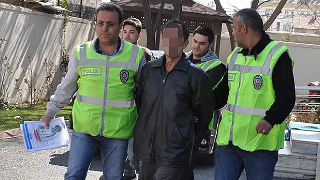 Konya'da sinyal kesici cihazla hırsızlık yapan zanlılar tutuklandı