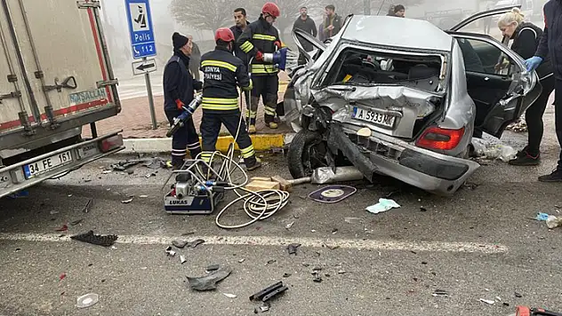 Konya'da sis nedeniyle yaşanan kazada 1'i çocuk 3 kişi yaralandı
