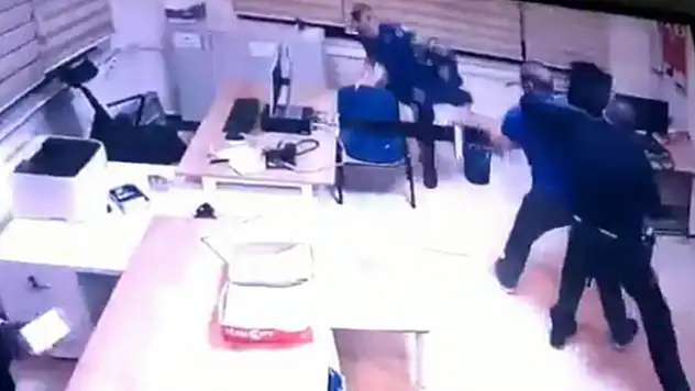 Konya'da Sivil memur, polis merkezinde görevli polisi yaraladı