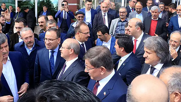Konya'da siyasileri buluşturan düğün