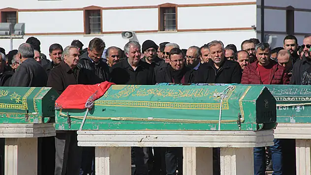 Konya'da sobadan zehirlenen aile toprağa verildi