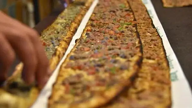 Konya'da sofraların vazgeçilmezi etli ekmeğin hamuruna zam geldi!
