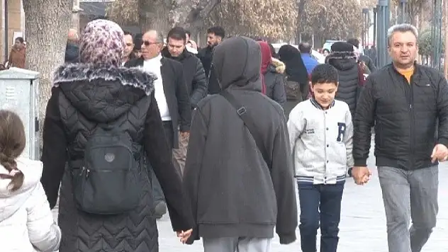 Konya'da soğuk havalar etkisini göstermeye başlarken, hastanelerde solunum yolu hastalıkları şikayetleri de arttı! 