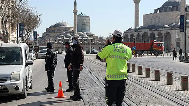 Konya'da sokağa çıkma kısıtlamasına denetimler yapılıyor