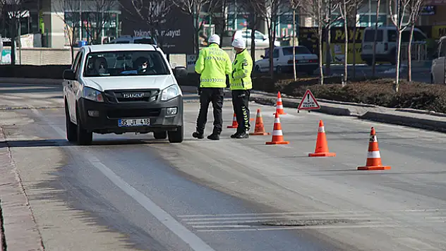 Konya'da sokağa çıkma kısıtlamasına uyuluyor