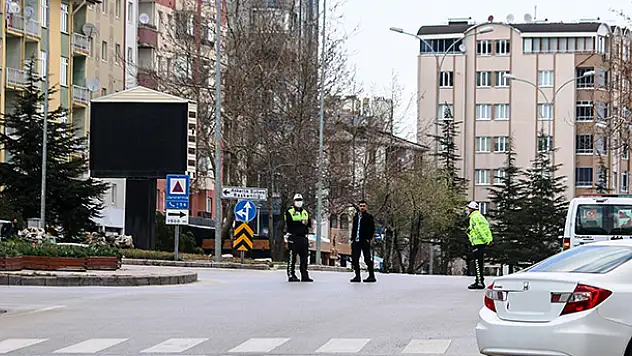 Konya'da sokağa çıkma kısıtlamasını ihlal eden 8 kişiye para cezası