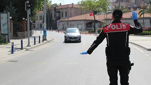 Konya'da sokağa çıkma kısıtlamasını ihlal eden 36 kişiye para cezası verildi