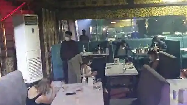 Konya'da sokağa çıkmaya yasağını delip eğlence mekanında yakalandılar