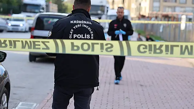 Konya'da sokak ortasında birbirini bıçaklayan yabancı uyruklu kişilerden 1'i öldü
