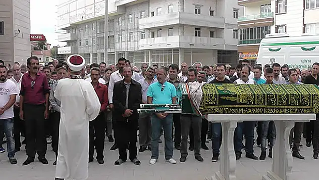 Konya'da Sokak ortasında öldürülen kadın toprağa verildi