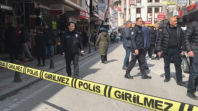Konya'da sokak ortasında silahlı çatışma: 2'si yoldan geçen olmak üzere 3 kişi yaralandı