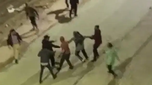 Konya'da sokak ortasında tekmeli tokatlı kavga!