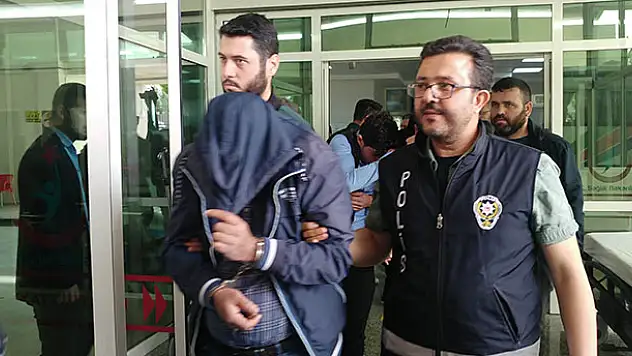 Konya'da sokak satıcılarına operasyon: 8 gözaltı