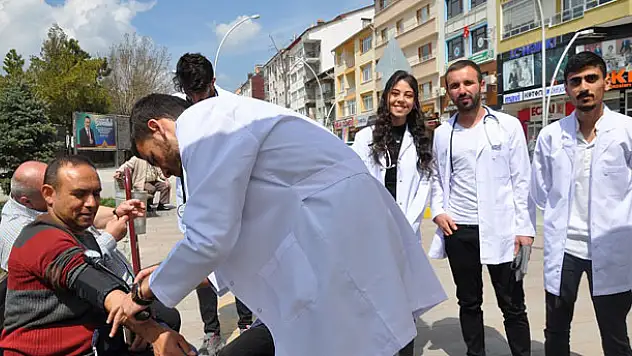 Konya'da sokakta vatandaşların tansiyonunu ölçtüler