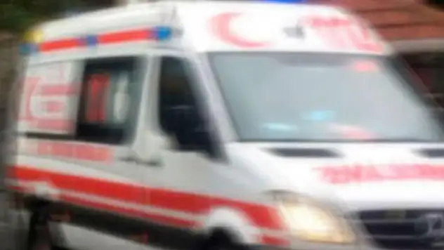 Konya'da sözleşmeli erlerin bulunduğu otomobil ağaca çarptı: 1 ölü, 2 yaralı
