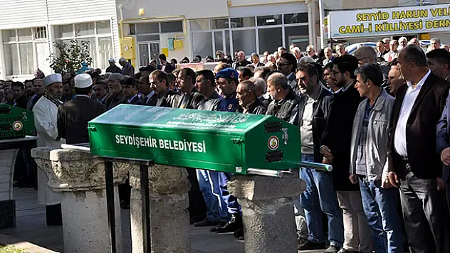 Konya'da su kovasında boğulan bebek defnedildi
