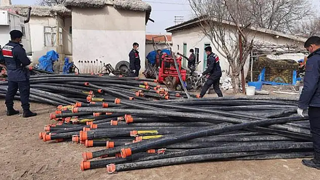 Konya'da sulama borusu  çalan baba oğul yakalandı, adli kontrol şartıyla serbest kaldı