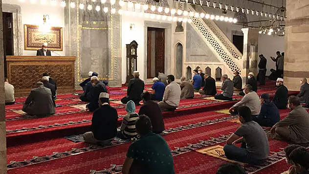 Konya'da Sultan Selim Camisi'ndeki programda Azerbaycan için Fetih suresi okundu