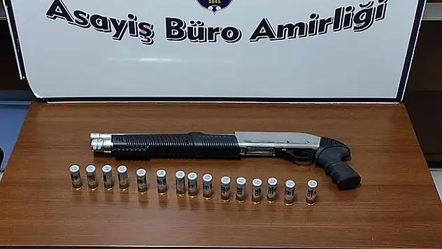 Konya'da şüphe üzerine durdurulan araçta pompalı tüfek ele geçirildi