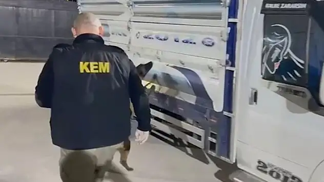 Konya'da şüphe üzerine durdurulan kamyonetten 78 kilo uyuşturucu çıktı