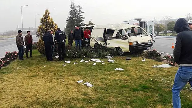 Konya'da Suriyeli işçileri taşıyan minibüs devrildi: 7 yaralı