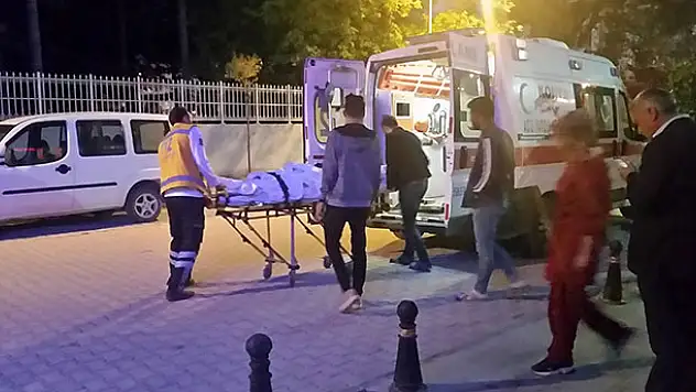 Konya'da sürücü askıda kalan traktörün dönen tekerine takılarak yaralandı
