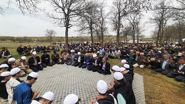 Konya'da susuzluktan çatlayan topraklar için yağmur duası yapıldı
