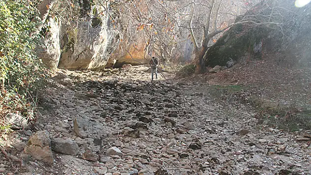 Konya'da susuzluktan kuruyan dere yağış bekliyor