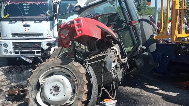 Konya'da süt tankeri ile traktör çarpıştı: 2 yaralı 
