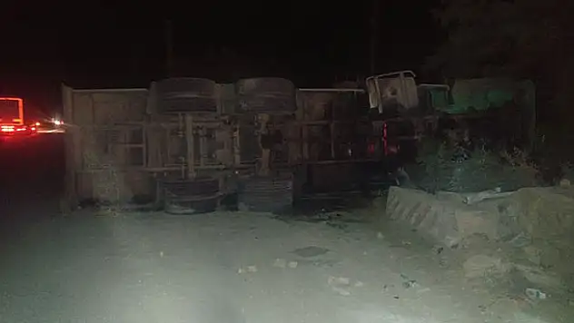 Konya'da Süt tankeri motosikletin üzerine devrildi:1 ölü, 1 yaralı