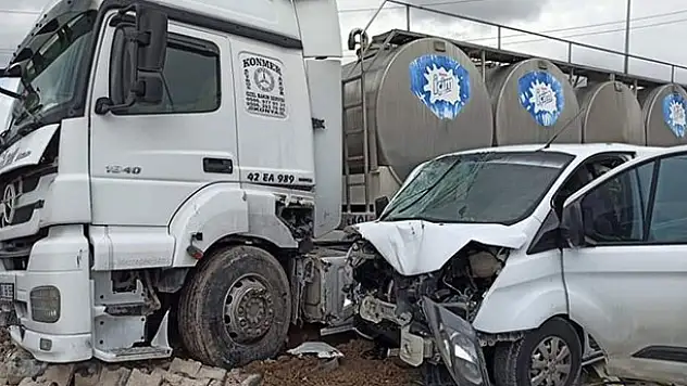 Konya'da süt tankeriyle kamyonet çarpıştı: 1 ağır yaralı