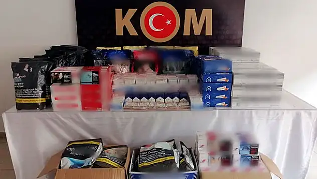 Konya'da tabanca, gümrük kaçağı cep telefonu, tütün ele geçirildi