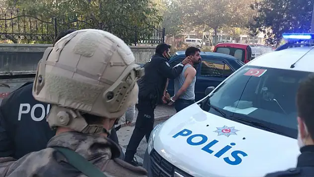Konya'da tabancayla rastgele ateş açan kişi, özel harekat polislerince etkisiz hale getirildi