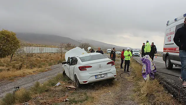 Konya'da takla atan otomobildeki 5 kişi yaralandı!